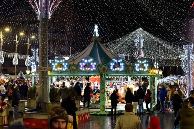 Luminițele feerice și căsuțele de basm, în topul atracțiilor de Crăciun la Craiova