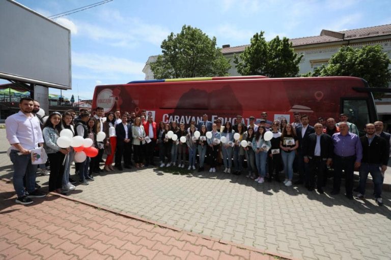 Caravana educației, un proiect social-democrat pentru tinerii din Calafat